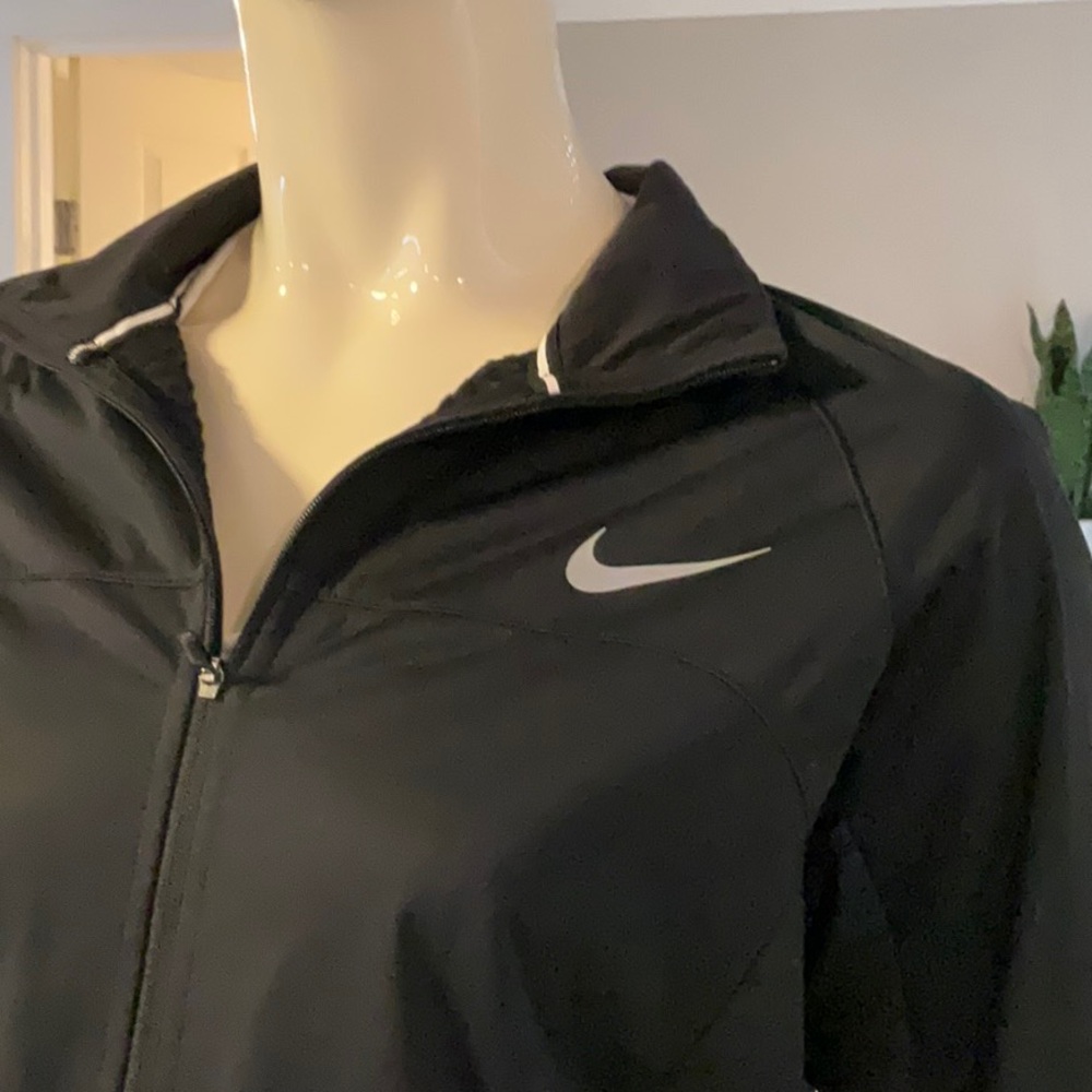 Nike Shield Jacket - Picture 2 of 9